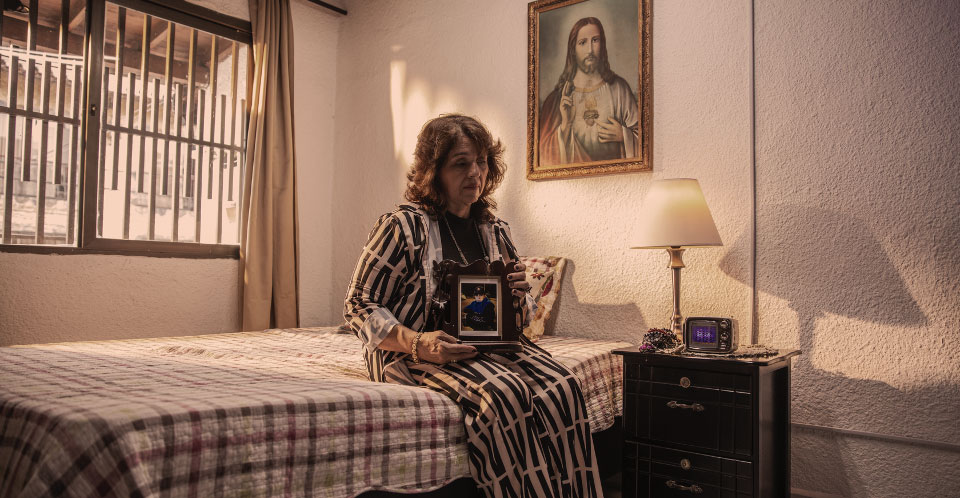 Image of the campaign: Eucaris Botero, who lost her son in a traffic incident, protagonist of the campaign.